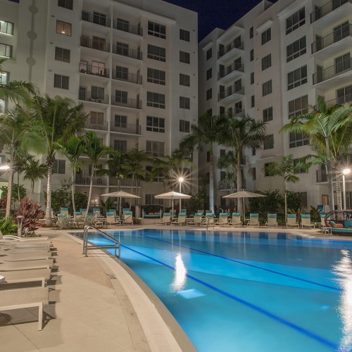Sparkling swimming pool Pool